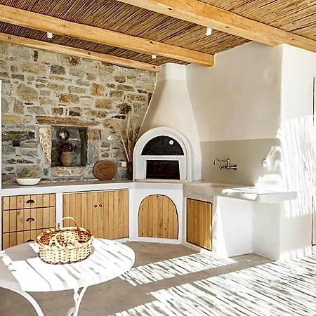 Thea Naxos Apart Otel 4*